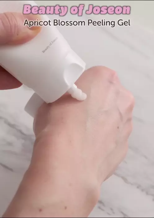 Текстура пилинг-скатки Beauty Of Joseon Apricot Blossom Peeling Gel