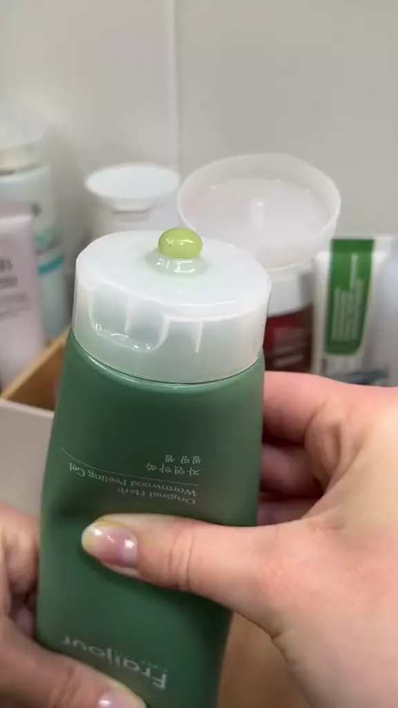 Текстура пилинг-геля Fraijour Original Herb Wormwood Peeling Gel