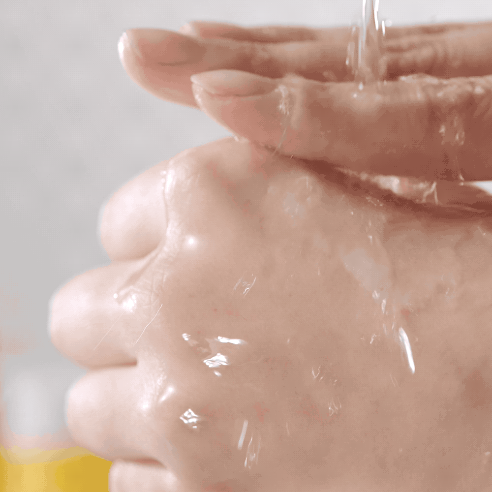 Процесс смывания гидрофильного бальзама Fraijour Yuzu Honey All Cleansing Balm