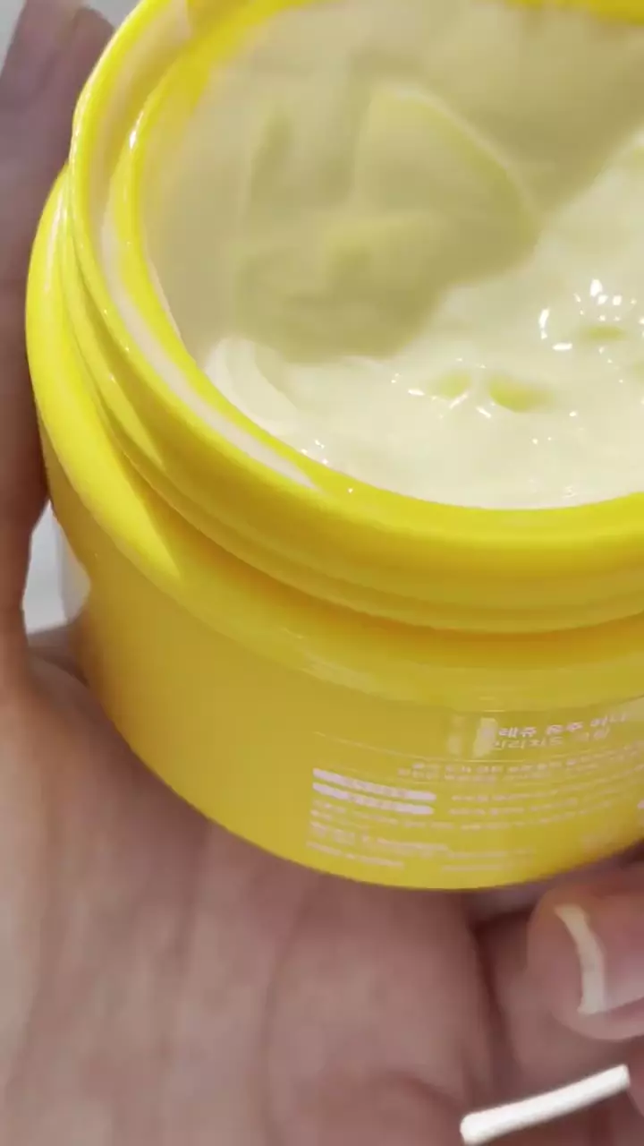Текстура крему Fraijour Yuzu Honey Enriched Cream