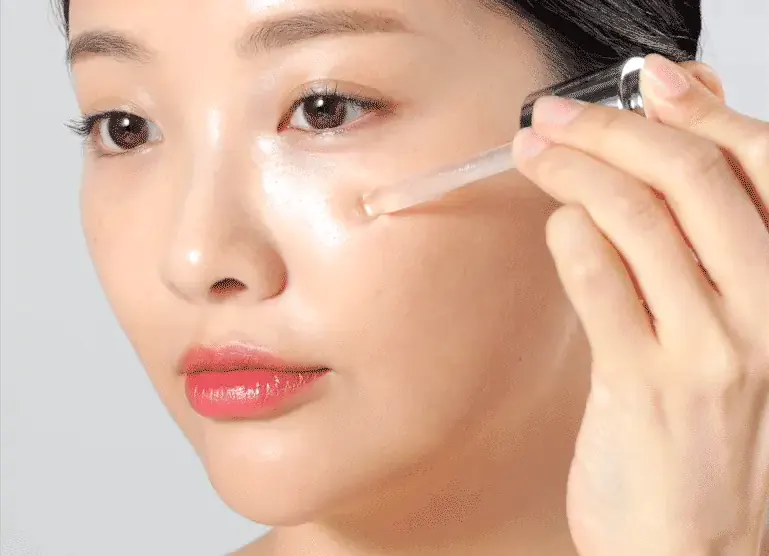 Текстура сыворотки Medi peel Peptide 9 Aqua Essence Lifting Ampoule