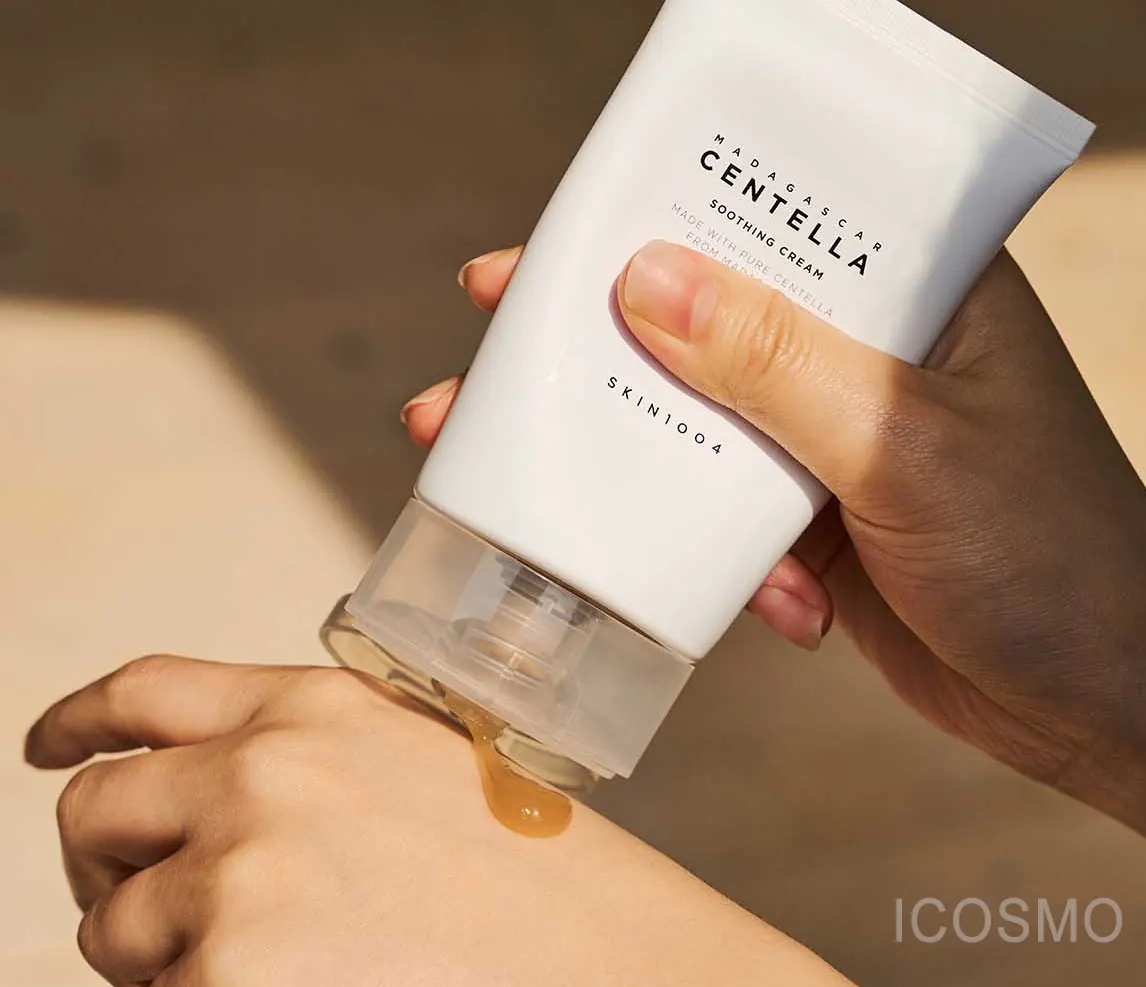 Текстура успокаивающего крема SKIN1004 Madagascar Centella Soothing Cream