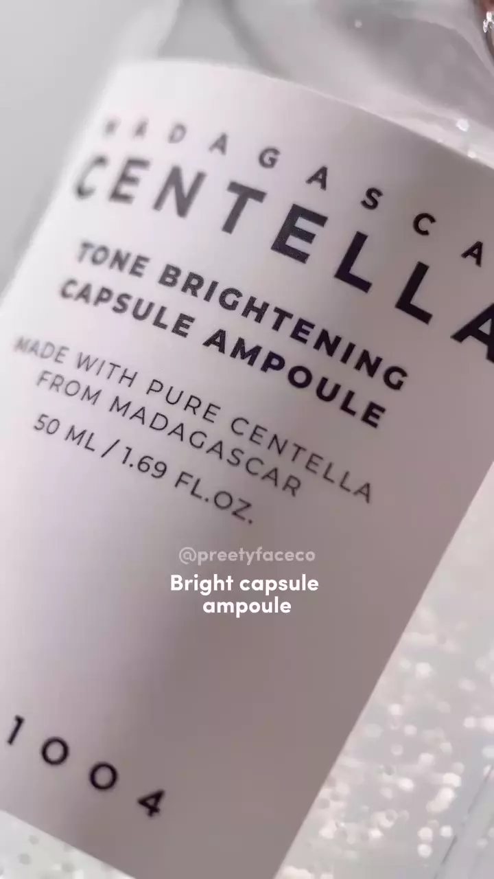 Текстура сыворотки SKIN1004 Madagascar Centella Tone Brightening Capsule Ampoule