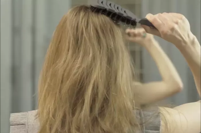 Распутывание волос щеткой SPAKLEAN Amazing Flex Brush