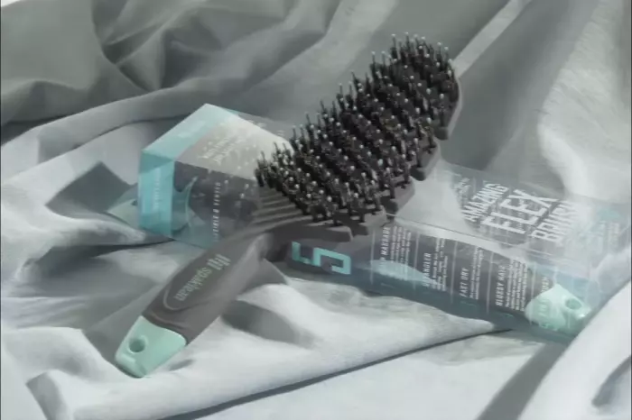 Массаж кожи головы расческой SPAKLEAN Amazing Flex Brush